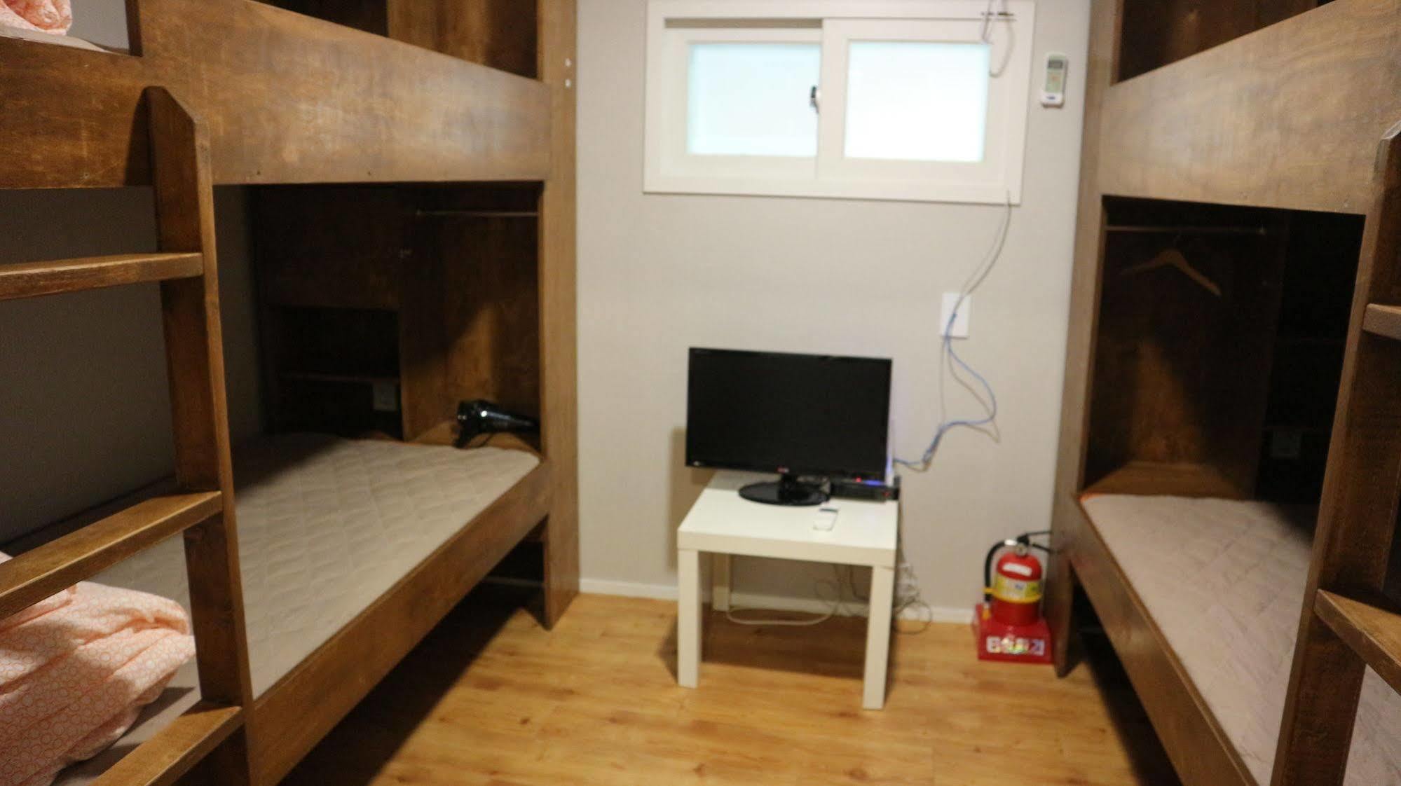 Zzzip Guesthouse In Hongdae Séoul Extérieur photo