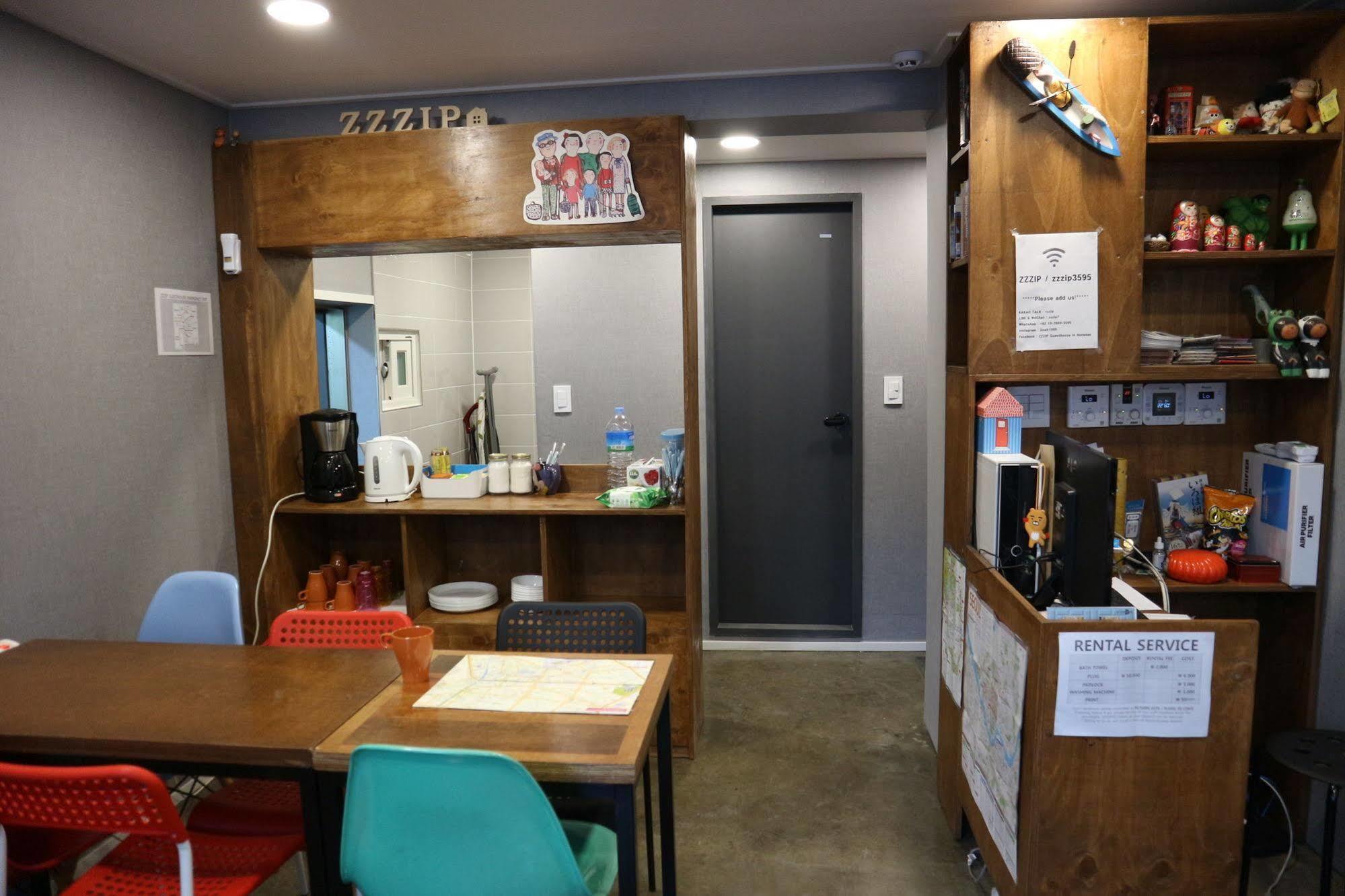 Zzzip Guesthouse In Hongdae Séoul Extérieur photo