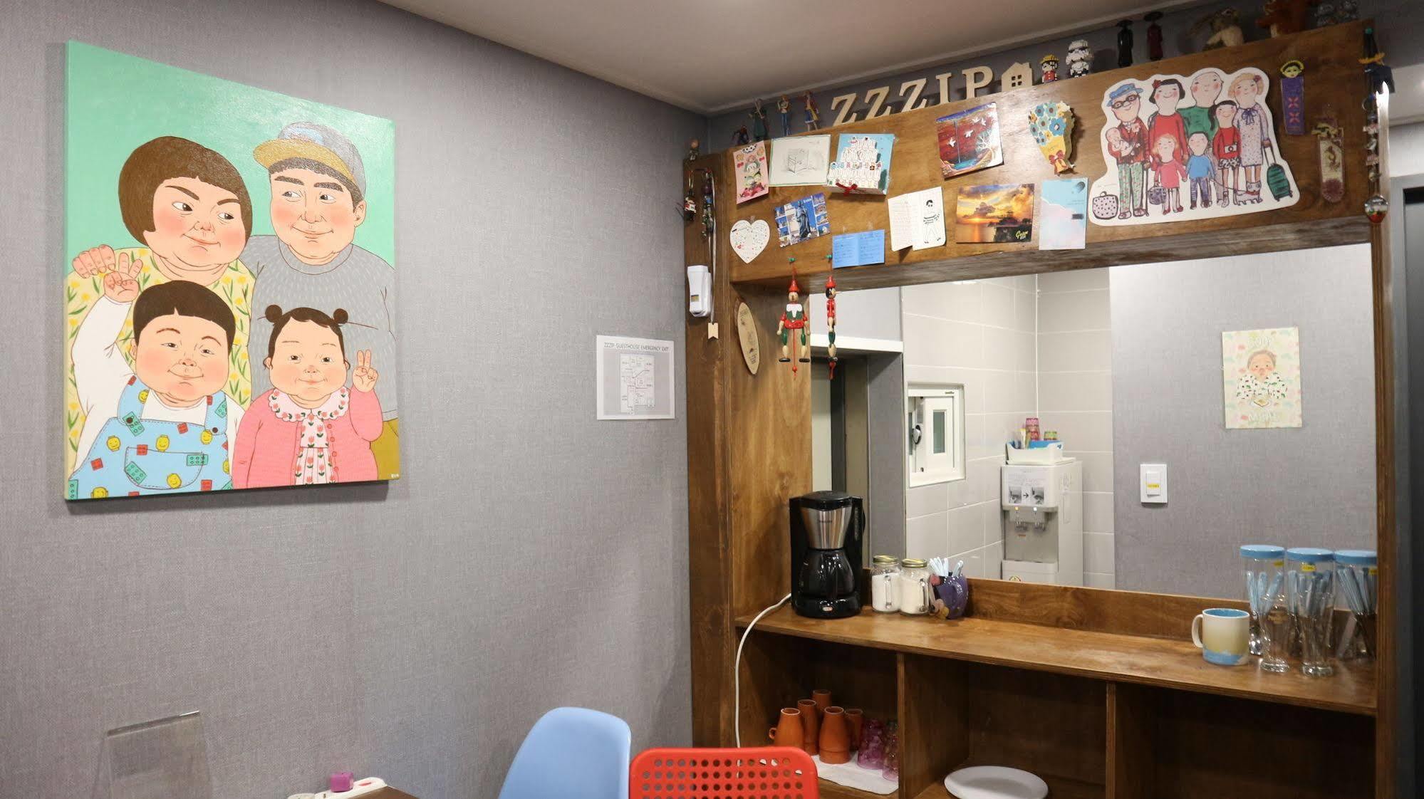 Zzzip Guesthouse In Hongdae Séoul Extérieur photo